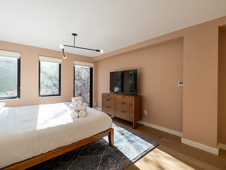 230 Bergen St #1 — Photo 31