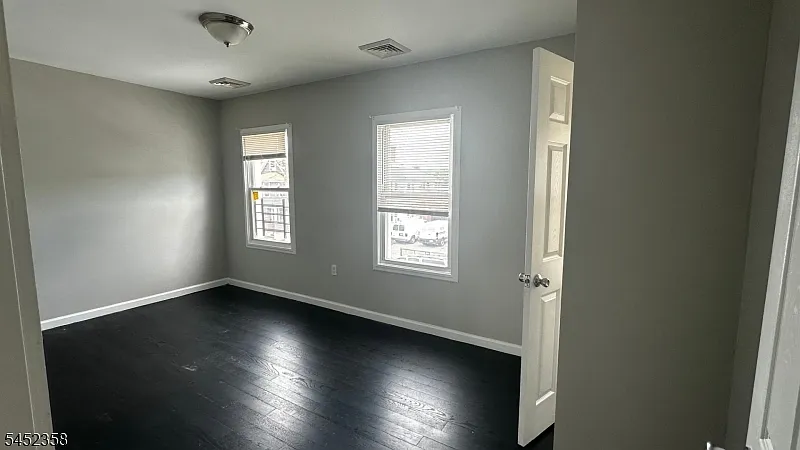 3 bed, 2.0 bath, $4,000 — Photo 2