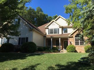 855 Quinlan Ct, Crown Point, IN 46307