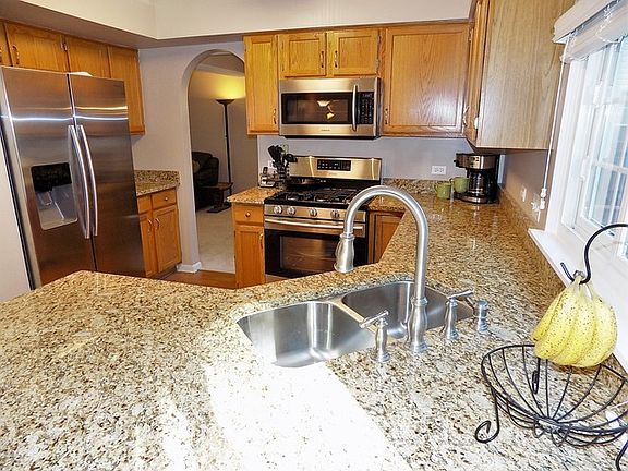 3rd image of 1131 Popes Creek Cir