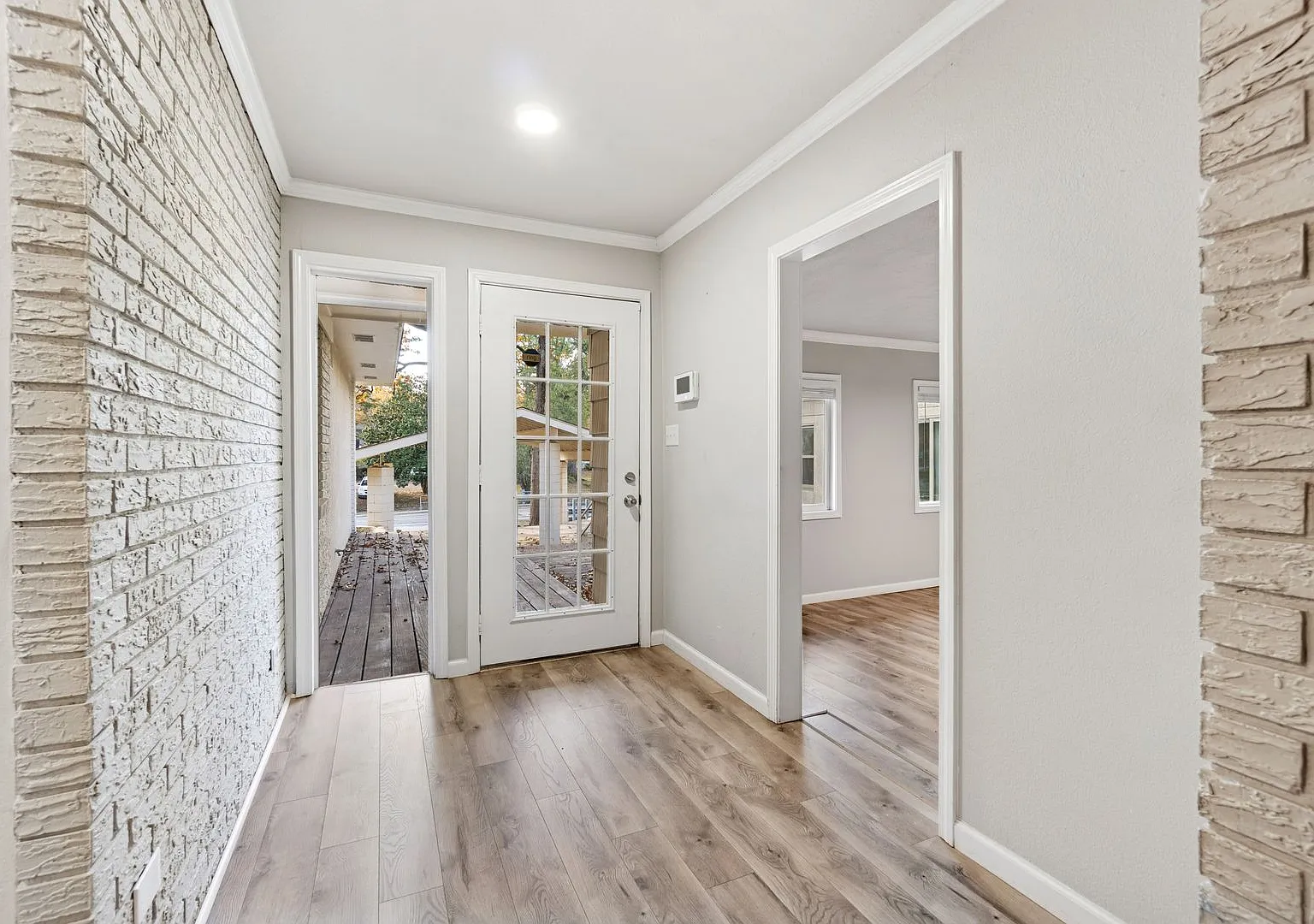 * Move-In Special * Gorgeous 5 bedroom, 2.5 bath House on a .88 Acre Lot in Fort Smith! — Photo 4