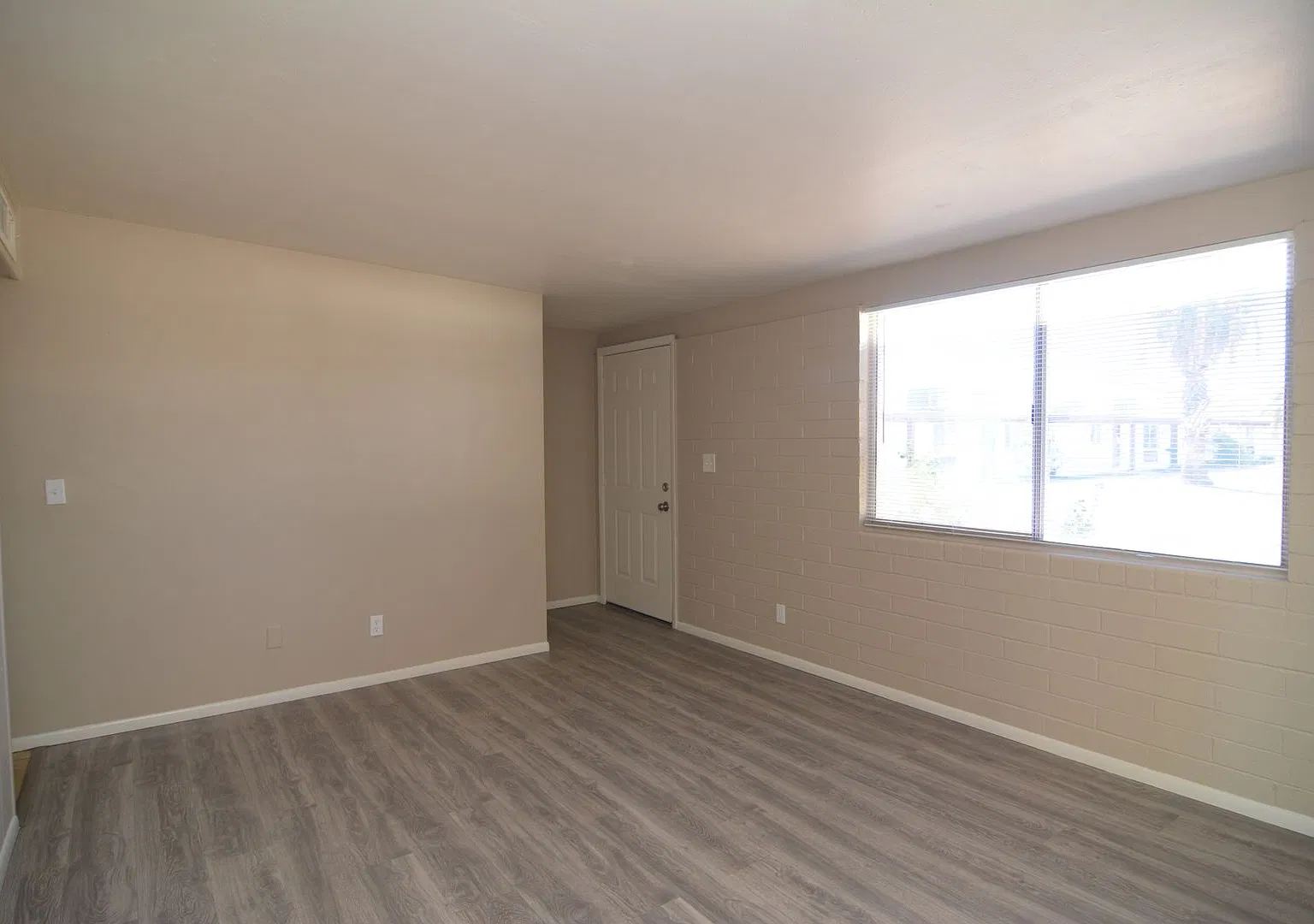 Charming 2 Bedroom 1 Bath Townhouse! East Tucson Location! — Photo 2