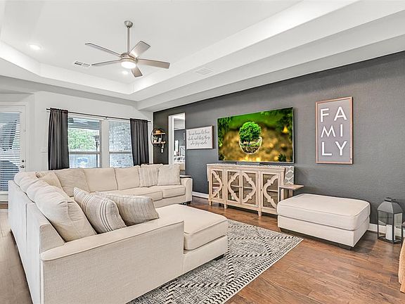 3rd image of 2317 Trocadero Lane