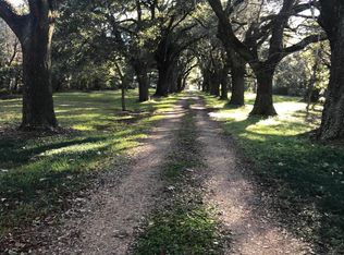 221 Front Beach Dr, Ocean Springs, MS 39564