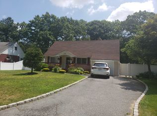 1129 Reilly St, Bay Shore, NY 11706