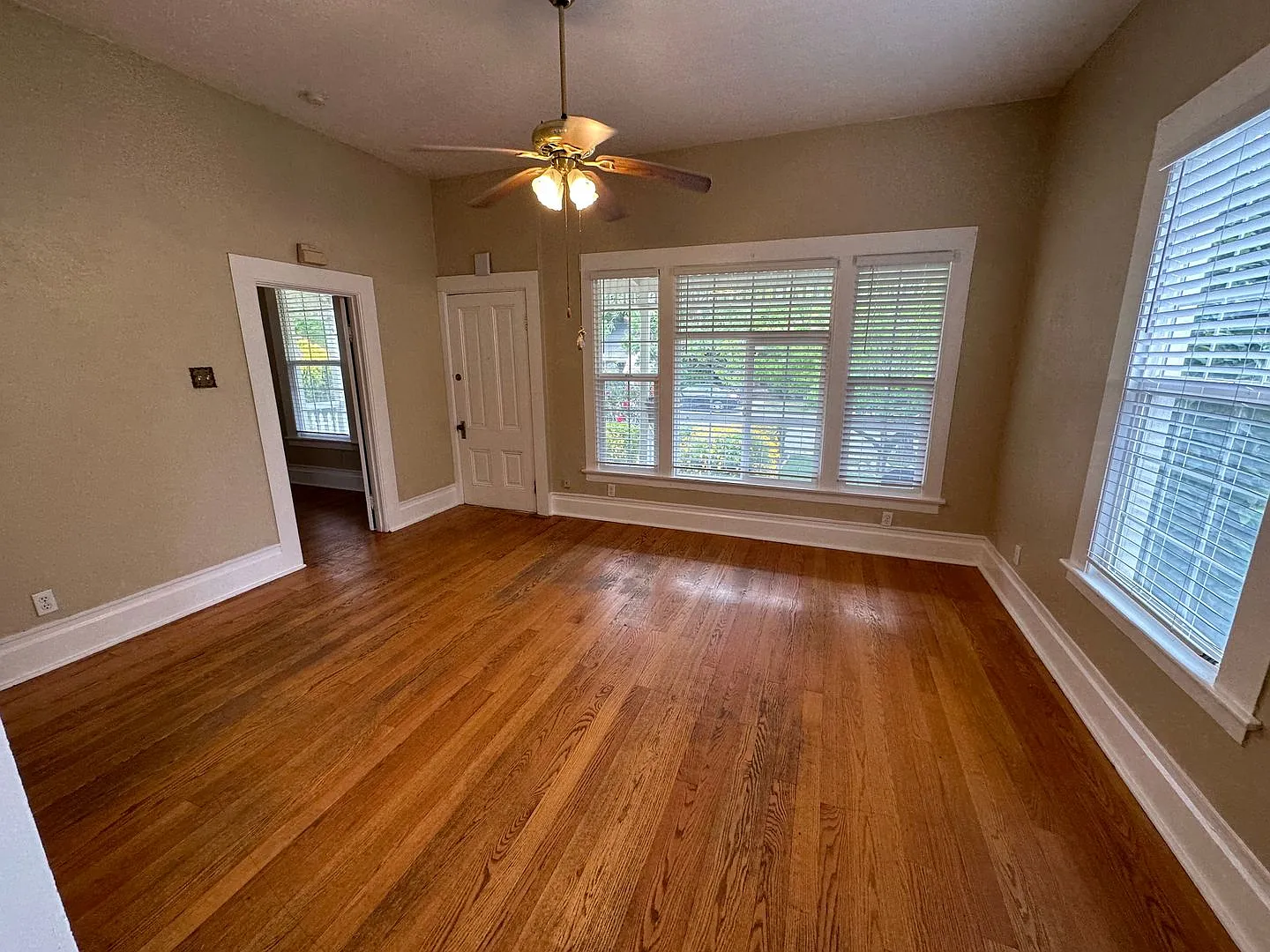 Single Story 3 Bedroom 2 Bath Home near Downtown Antioch — Photo 4