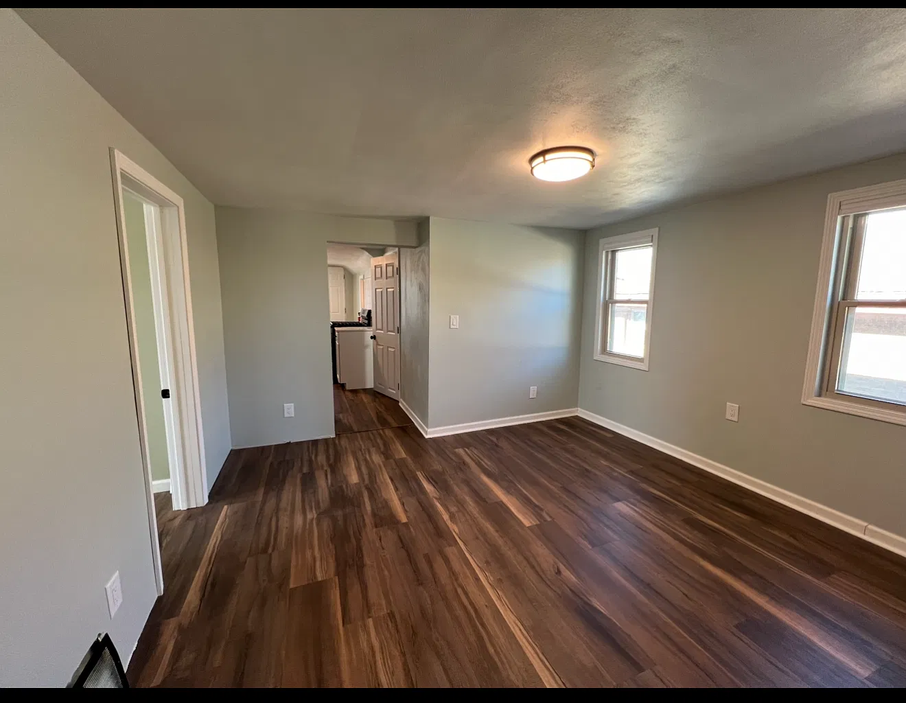 2 bed, 706 sqft, $1,600 — Photo 1