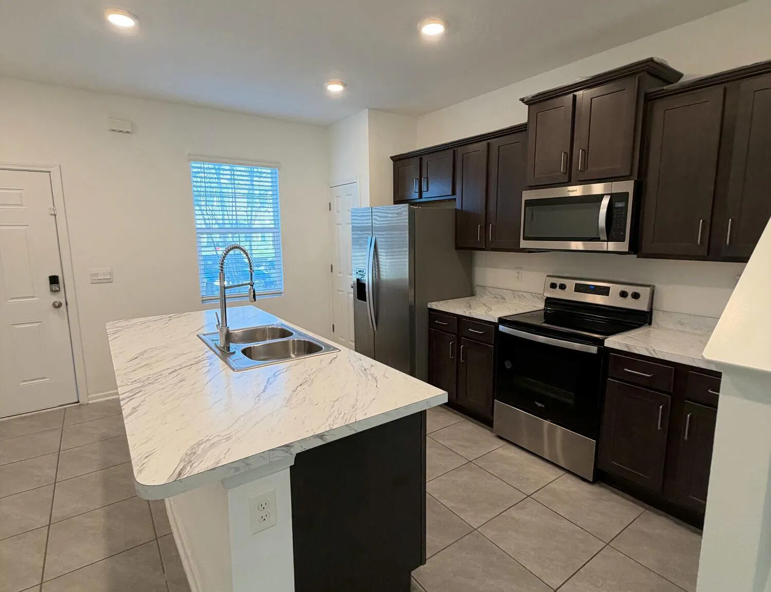 2 bed, 2.5 bath, 1110 sqft, $1,750 — Photo 3