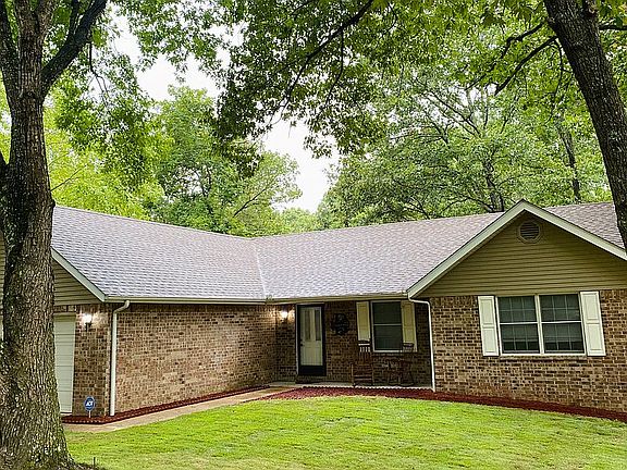 2nd image of 10 Stonehedge Dr