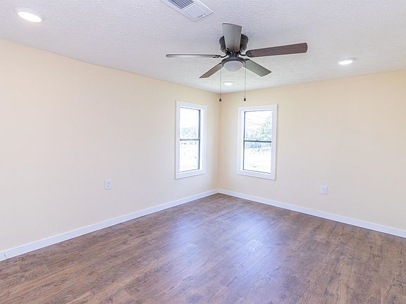 3rd image of 544 Circle Hill Dr
