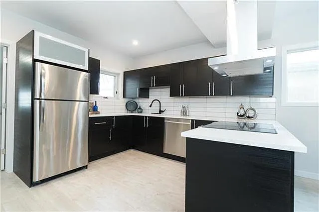 302 Collegiate St #302 — Photo 5