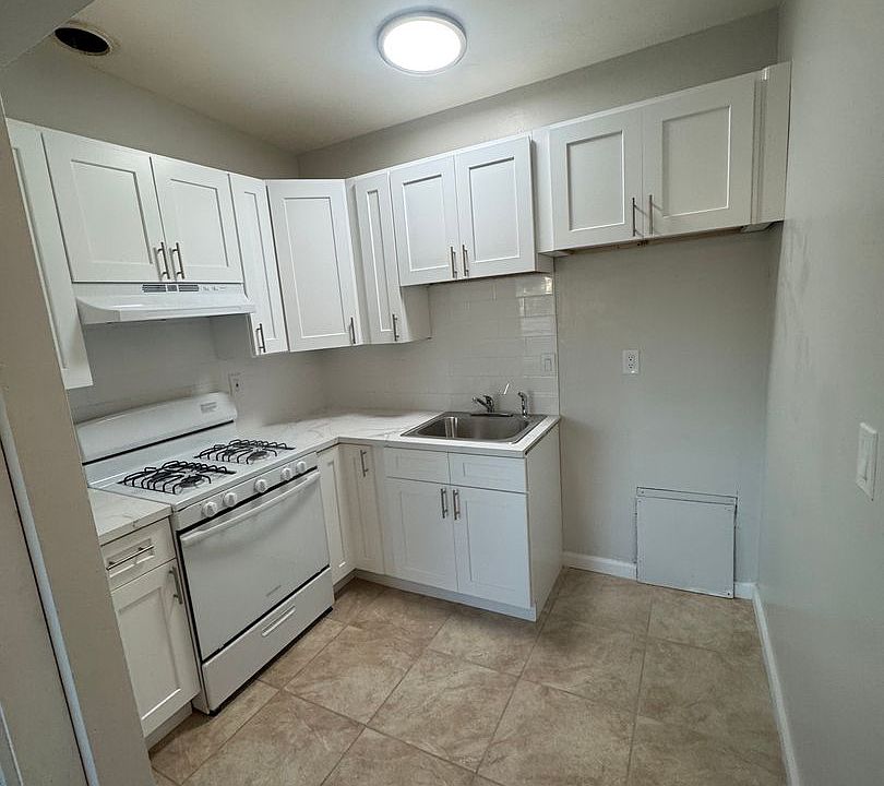 1st image of 842-864 N Olive St #852