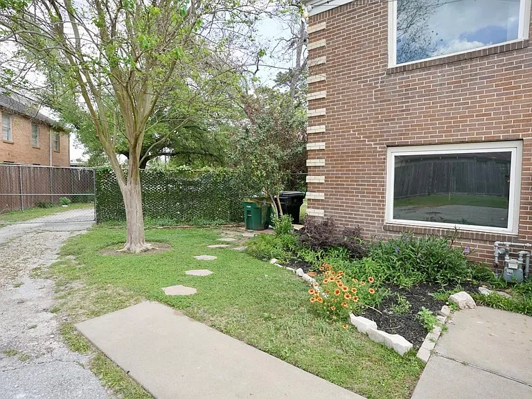3309 Lawrence St — Photo 16