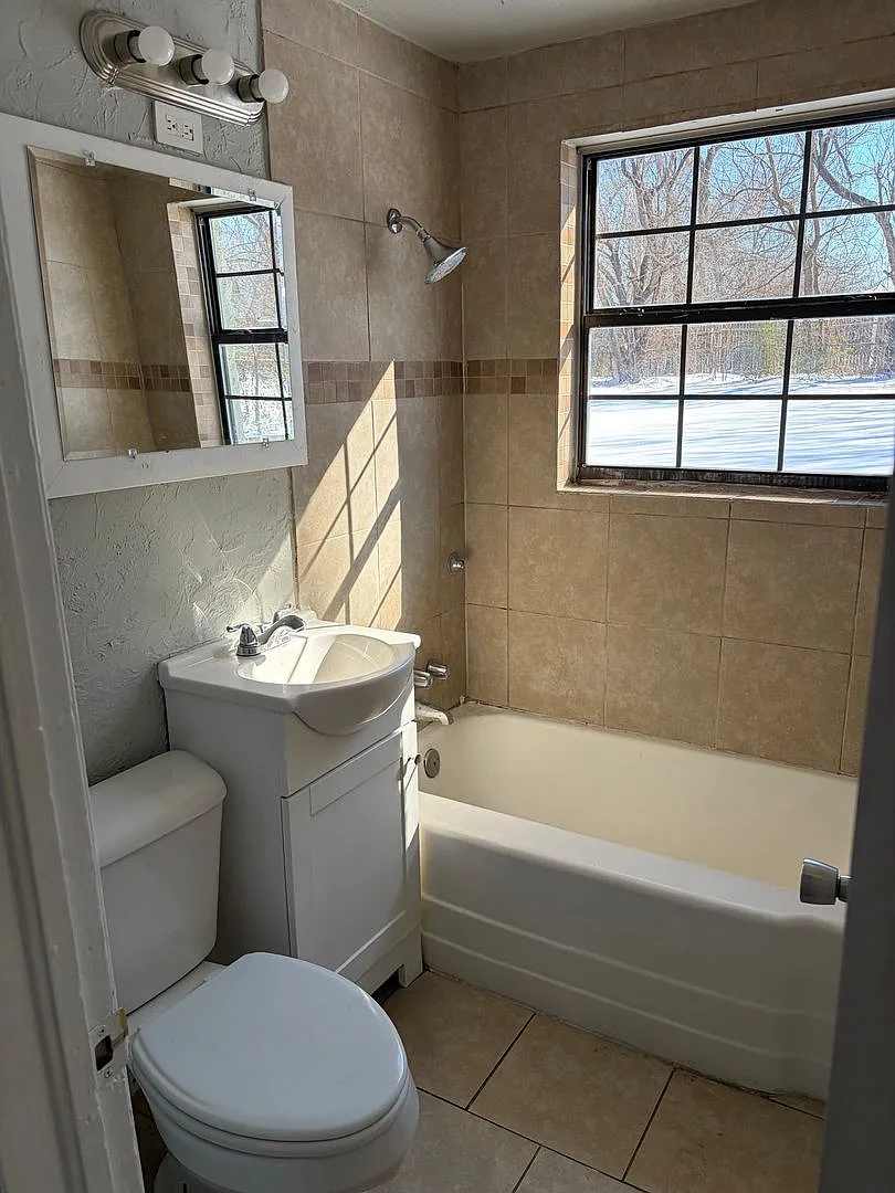 2 Bed 1 Bath Stone Home in Del City — Photo 4