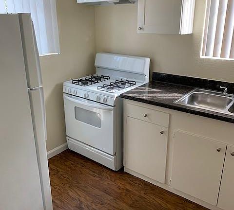 3rd image of 6976 Fulton St