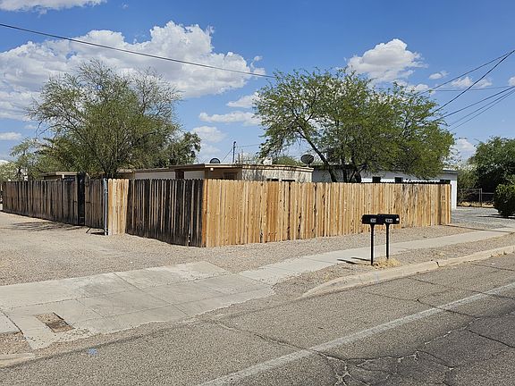 2nd image of 2844 N Dodge Blvd