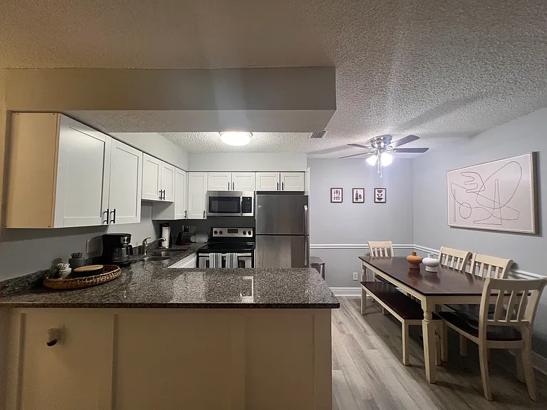 200 S Betty Ln — Photo 3
