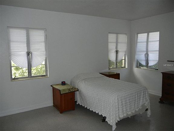 4th image of 1467 Jacaranda Cir N