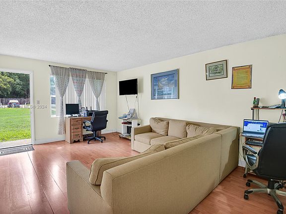 4th image of 1200 SW 50th Ave #108
