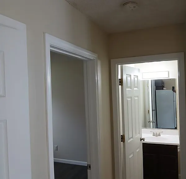 Oak Knoll Apartments — Photo 11