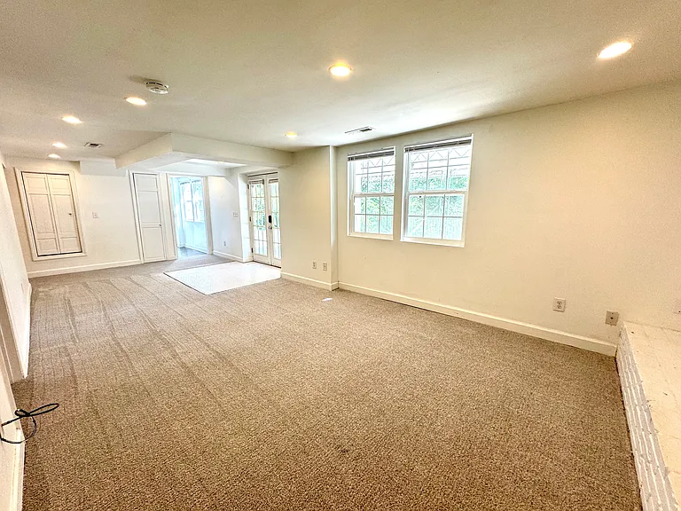 567 Whispering Hills Dr #B — Photo 11