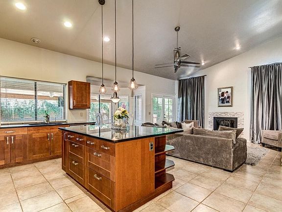 5th image of 1425 W Iris Dr
