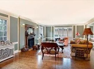 120 Beach Rd, Glencoe, IL 60022