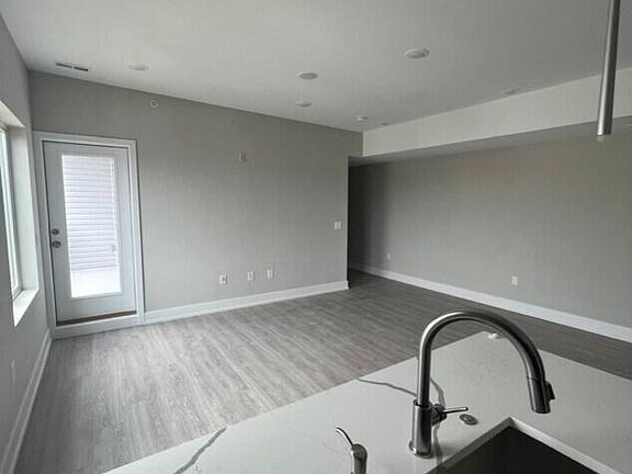 4th image of 649 N 35th St Unit 402