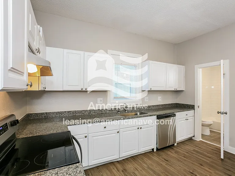 614401_007_wm_-_kitchen_13184343.jpg