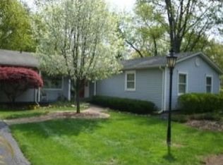 25580 Ridgewood Dr, Farmington Hills, MI 48336