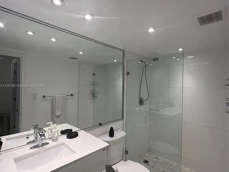 5151 Collins Ave #725 — Photo 9