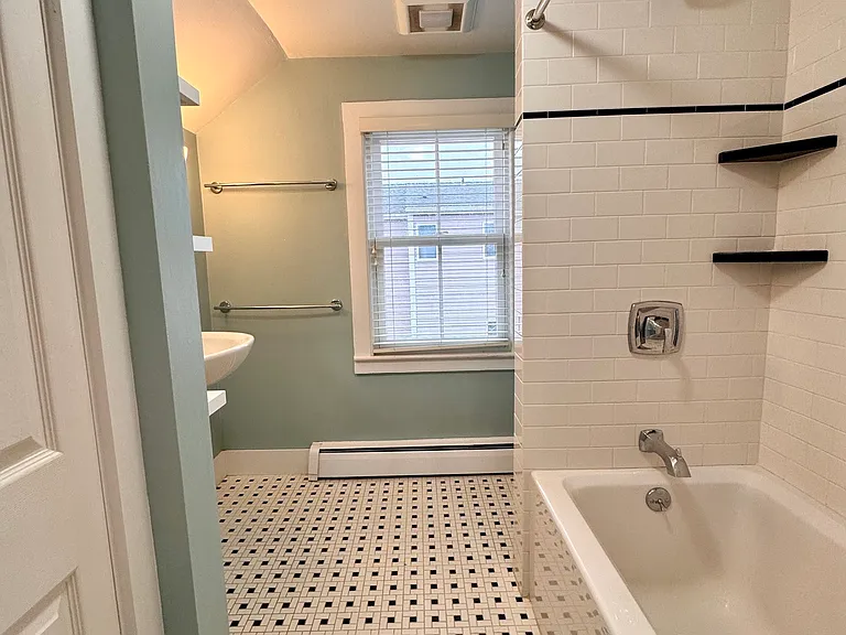 21 Diving St — Photo 25