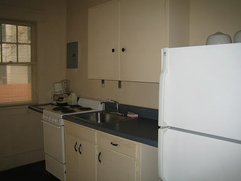 420 Goodall Ave #E — Photo 5