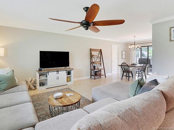 5th image of 452 SE Airview Ave