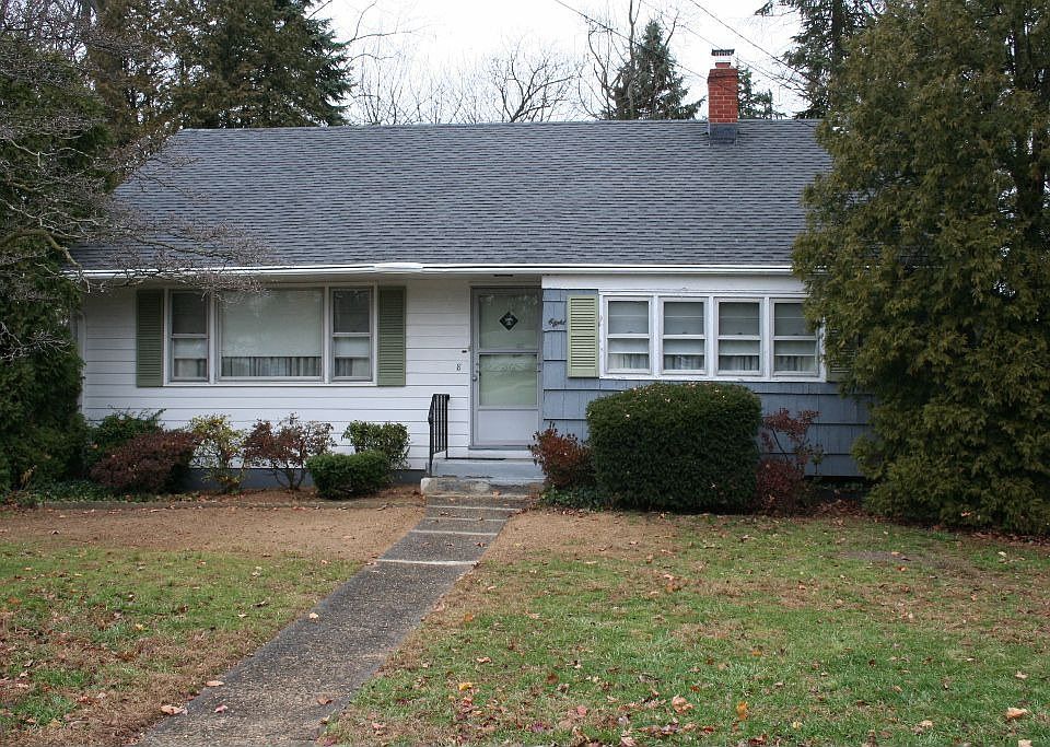 Cozy home on cul-de-sac...