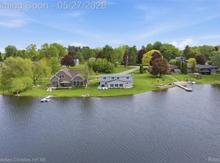 6672 Seth Ct, Clarkston, MI 48348