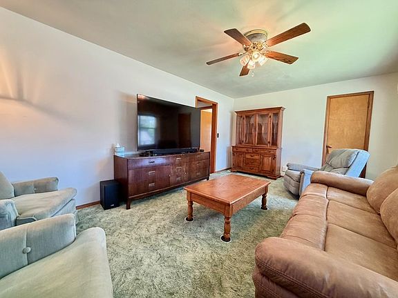 5th image of 1212 Marien St