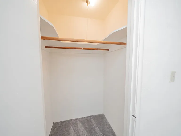 Meekland Avenue — Photo 15