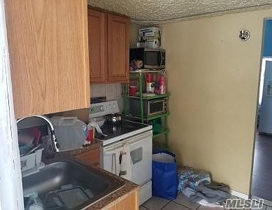 5th image of 102 Swezey Ln