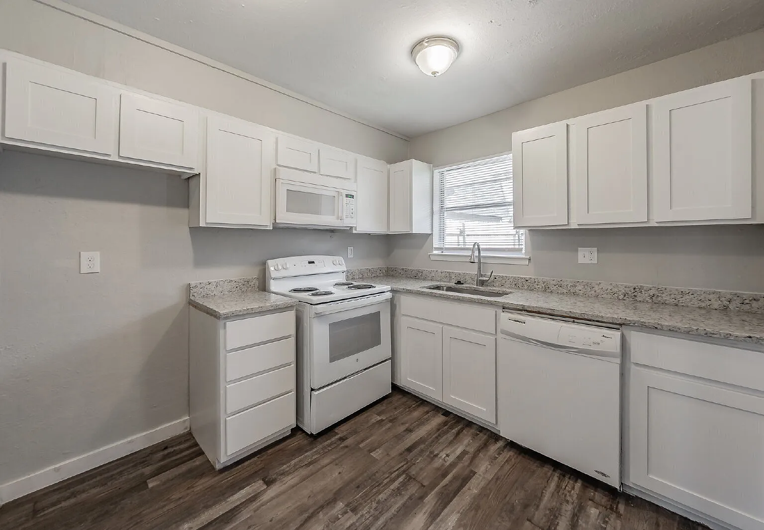 "Charming 3-Bed Home with 2.5 Baths & Spacious Layout at 1774 Belshire Ct, Fort Worth!" — Photo 1