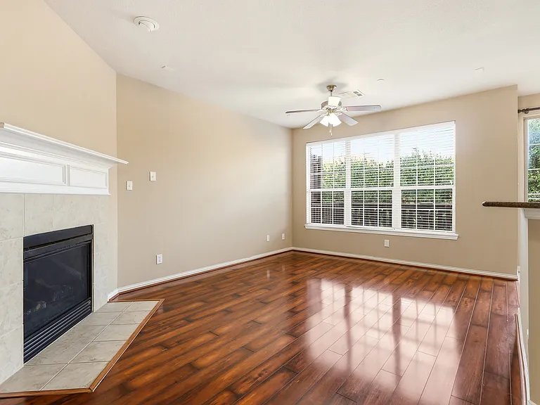 1435 Chase Ln — Photo 4