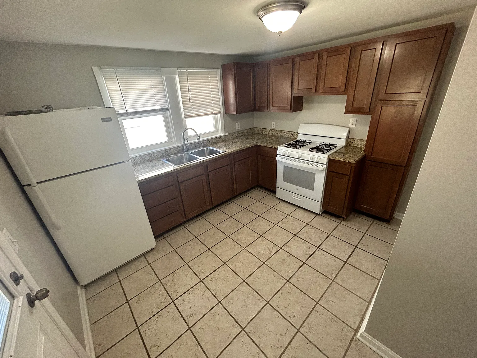 2 bed, 705 sqft, $1,025 — Photo 2