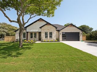 310 E Cottonwood St, Leonard, TX 75452