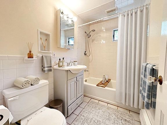4th image of 75 Dorchester St #1R