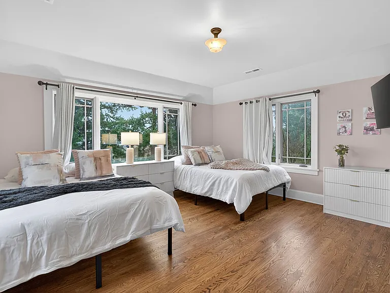 2028 NE Alameda Dr — Photo 30