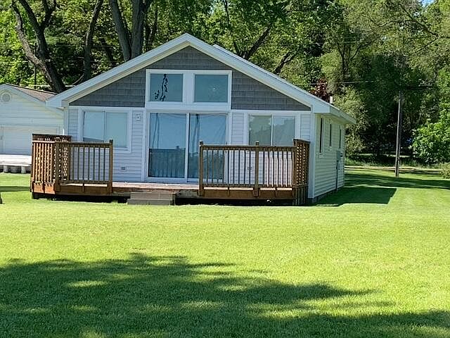 2nd image of 996 Lakeview Dr