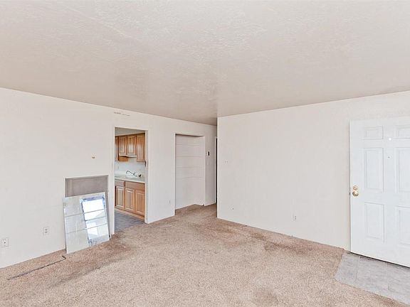 3rd image of 533 Sara Ln