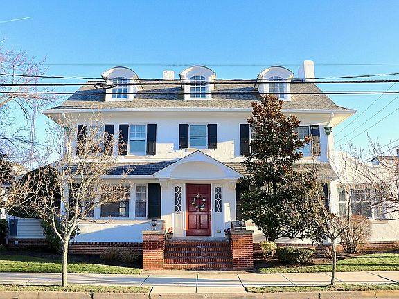 Wow! Colonial Revival Beauty