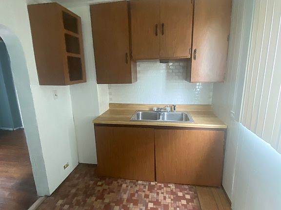 5th image of 1726 Brussels St