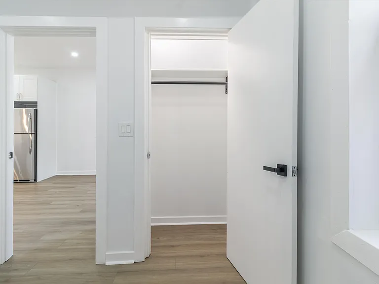 2140 W Crystal St #2R — Photo 9